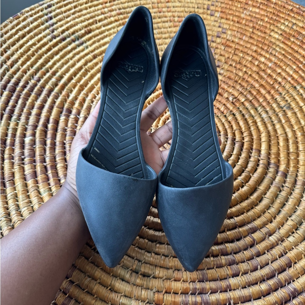 Native size 9 Chic Black Women's Pointed Flats